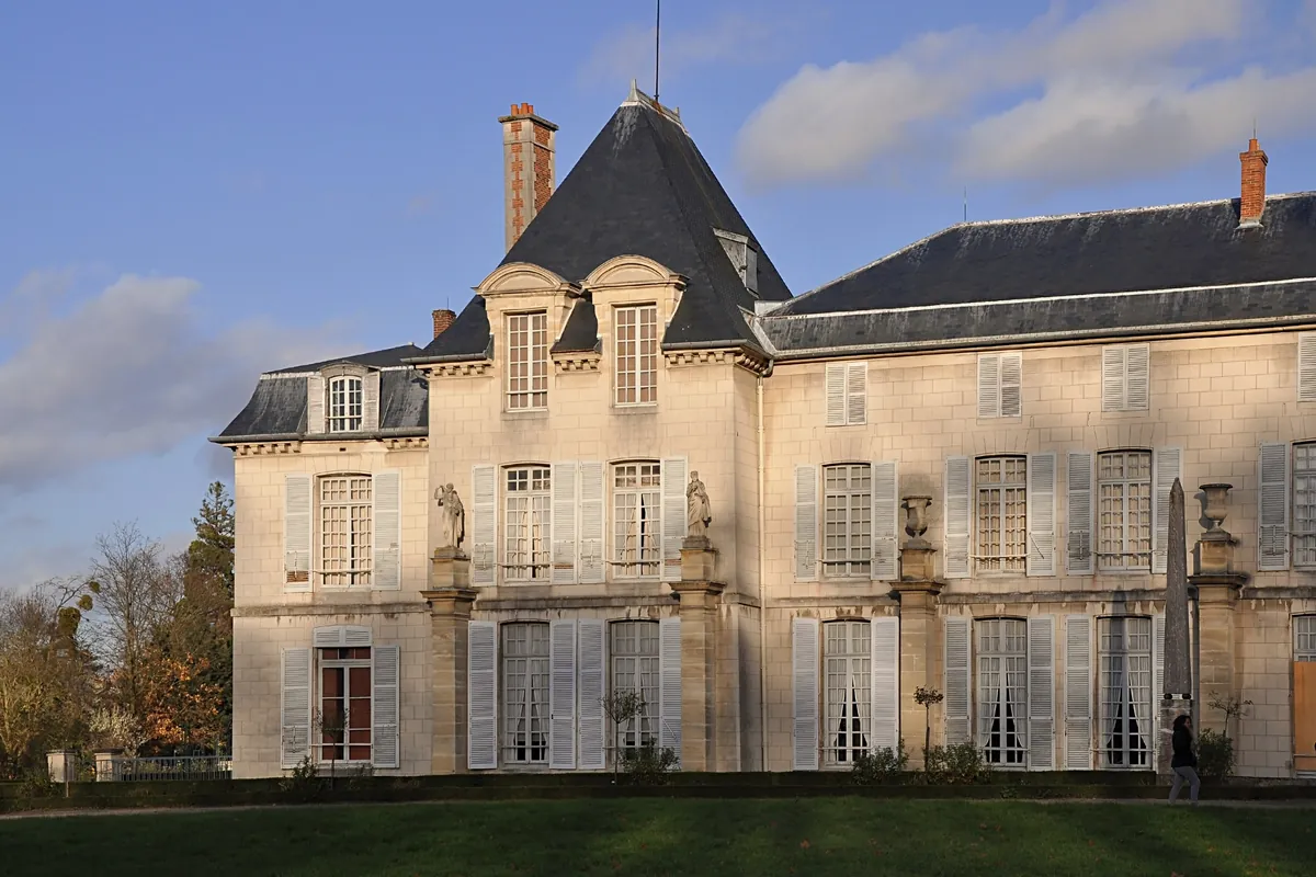 La façade du château de Malmaison côté jardin, à Rueil-Malmaison